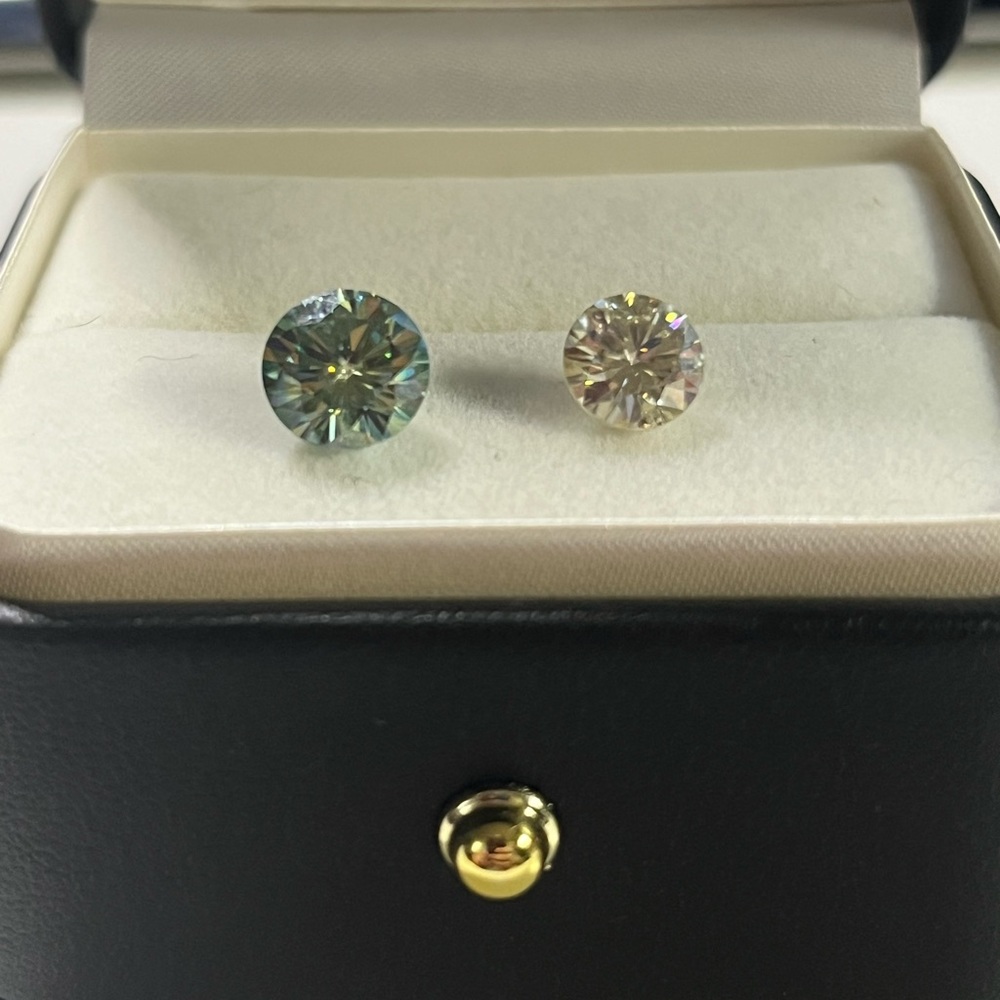 2 Loose Round Moissanite Stones & Free Ring